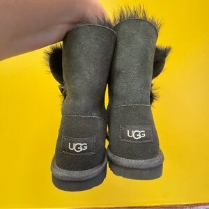 UGG Bailey Button II Women’s Charcoal Boots Size 5 Cozy Plush